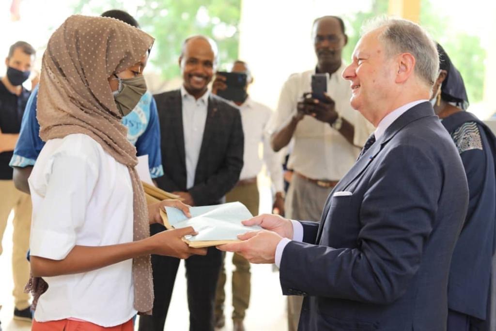 08513166 4B53 4D19 93E6 EB18B659912A