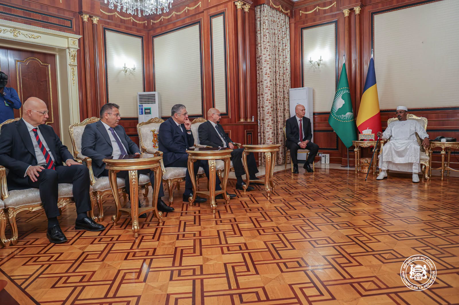 tchad-le-president-de-la-republique-rencontre-une-delegation-des-operateurs-economiques-turcs