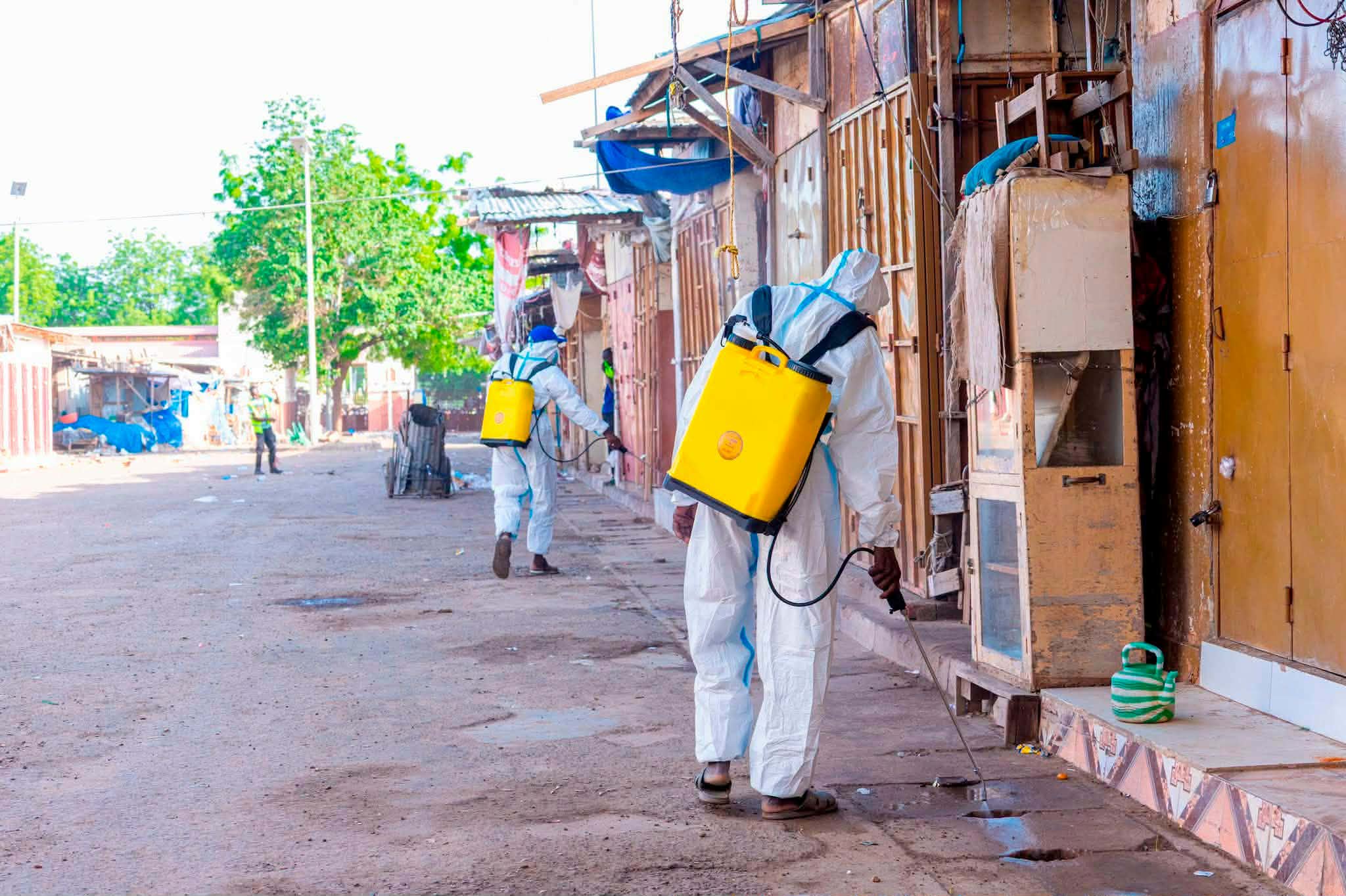 tchad-la-commune-de-la-ville-de-n-djamena-desinfecte-le-marche-central